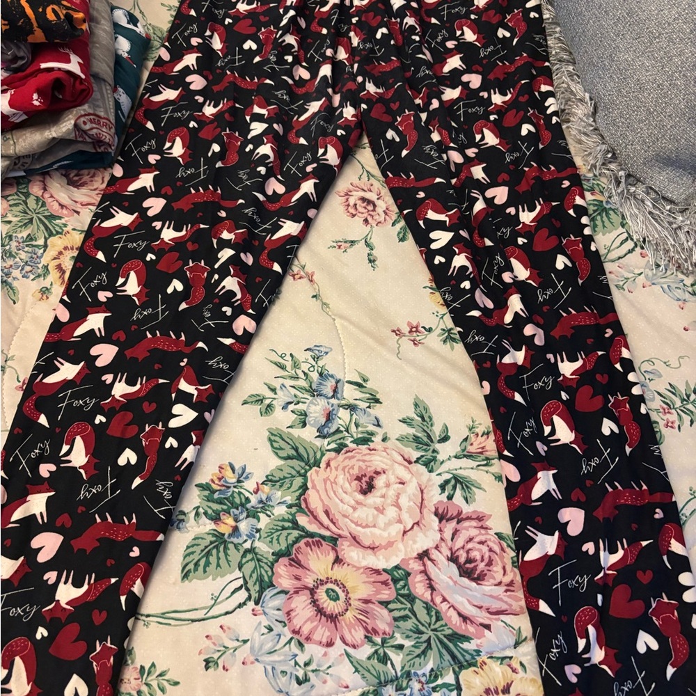 Black and Red Foxy Valentine Print Leggings